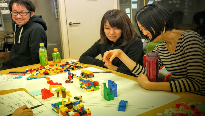 記事「【研修レポート】LEGOで学ぶ!?　変化に強い「スクラムチーム」を目指せ！」のメインアイキャッチ画像